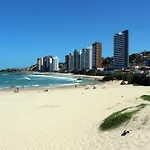 Espaco Inteiro - O Mar E Logo Ali! Hospede-Se Com Comodidade
